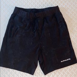 Alphalete Active Shorts Noir (black and gray)